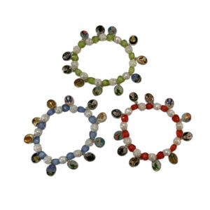 PULSERA COLORIDA CON MEDALLAS